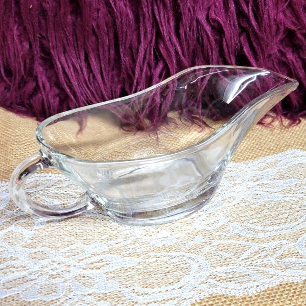 Vintage Anchor Hocking 10 oz clear glass gravy boat perfect condit